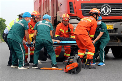 长顺九龙道路救援